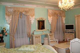 Гостевой дом Ceasar Николаев Двухместный номер Делюкс с 1 кроватью и душем-1