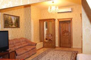 Гостевой дом Ceasar Николаев Двухместный номер Делюкс с 1 кроватью и дополнительной кроватью-2